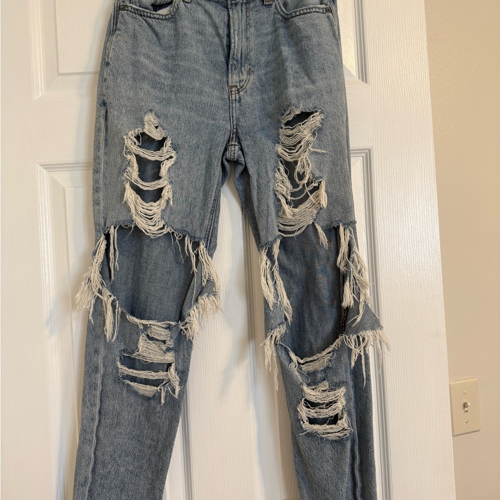 Light Wash Distressed Ripped Jeans